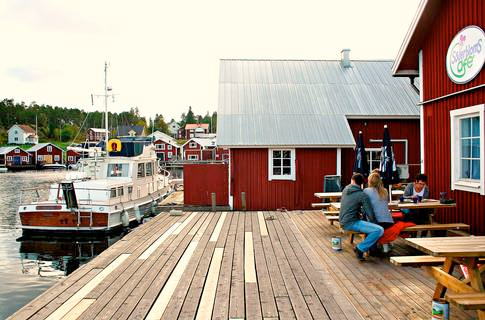  Söderbloms café på bryggan i Bönhamn. 