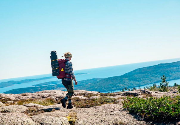 MAKALÖST Sandra Ors har majestätisk utsikt från Slåttdalsberget i Skuleskogens nationalpark.